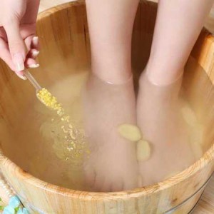 Ngâm + Massage chân thải độc